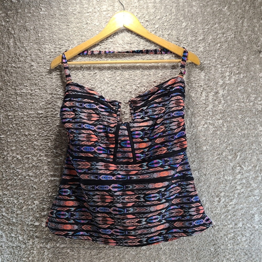 Island Escape Tribal-Print Swimwear Halter Tankini Top Size 14 Nylon Blend